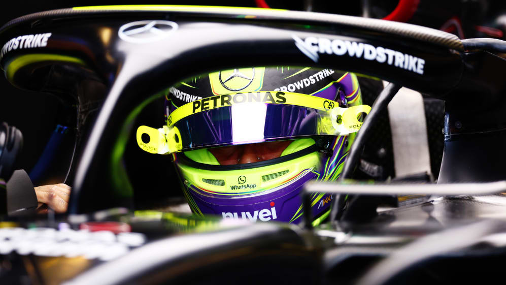 ABU DHABI, Zjednoczone Emiraty Arabskie - 25 listopada: Lewis Hamilton z Wielkiej Brytanii i Mercedes
