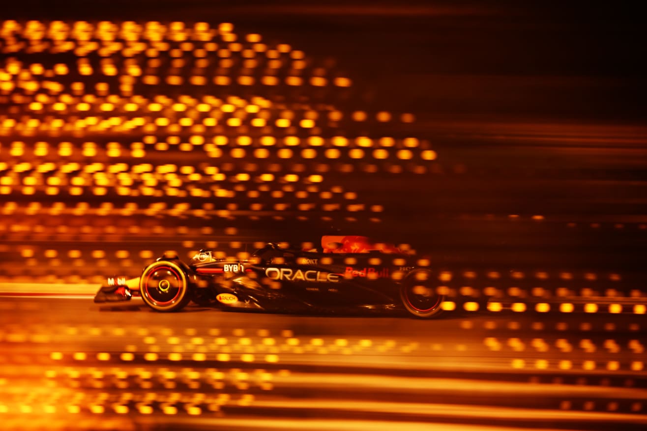 Max Verstappen mantiene su liderato en Bahréin al finalizar el primer día de test de pretemporada