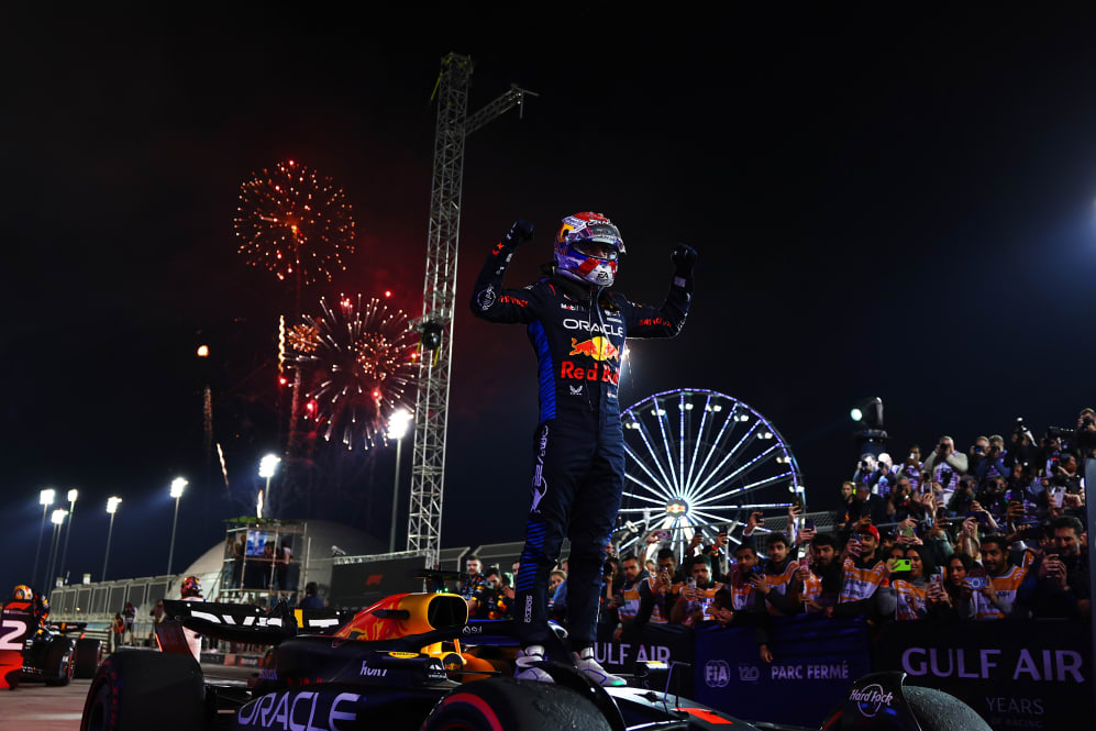 BAHREIN, BAHREIN - 2 DE MARZO: El ganador de la carrera Max Verstappen de Holanda y Oracle Red Bull