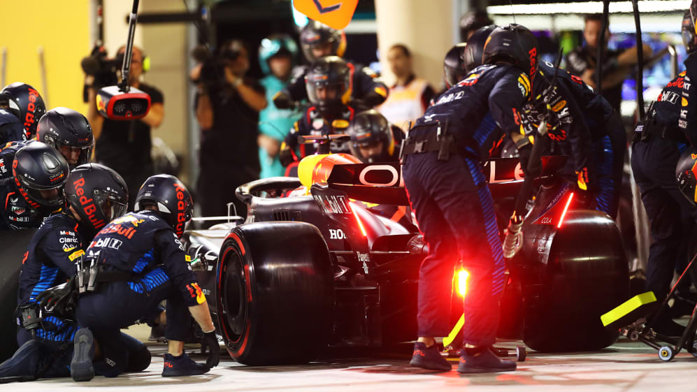 BAHREIN, BAHREIN - 02 DE MARZO: Max Verstappen de Holanda conduciendo el (1) Oracle Red Bull