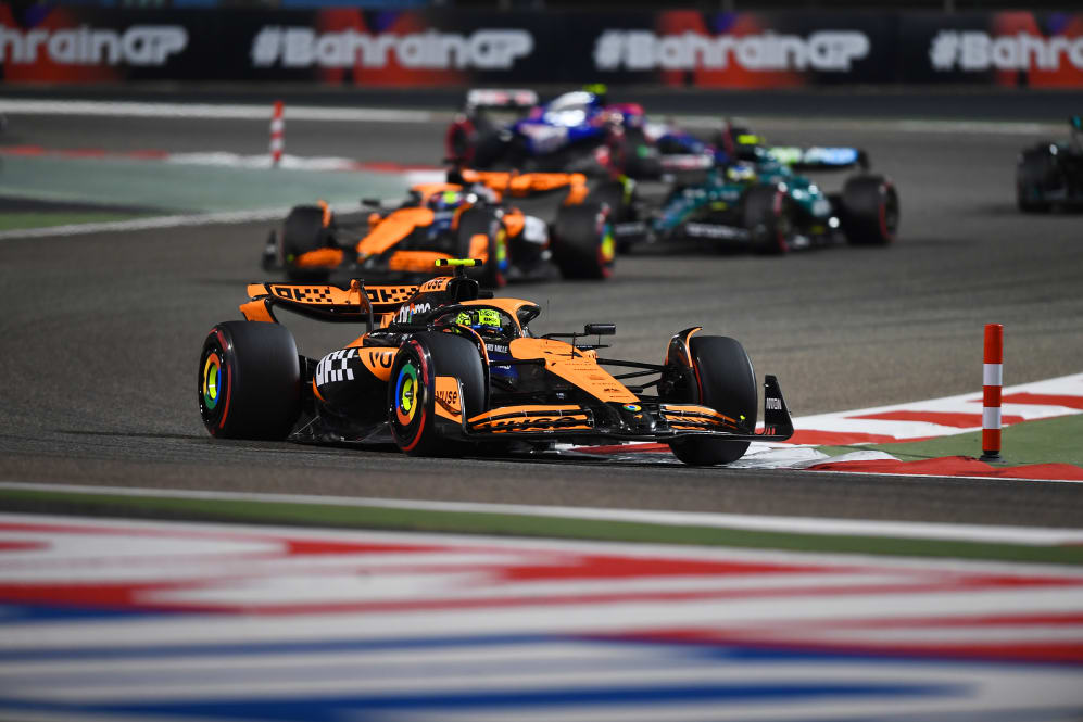 BAHREIN, BAHREIN - 02 DE MARZO: Lando Norris de Gran Bretaña conduciendo el (4) McLaren MCL38 Mercedes