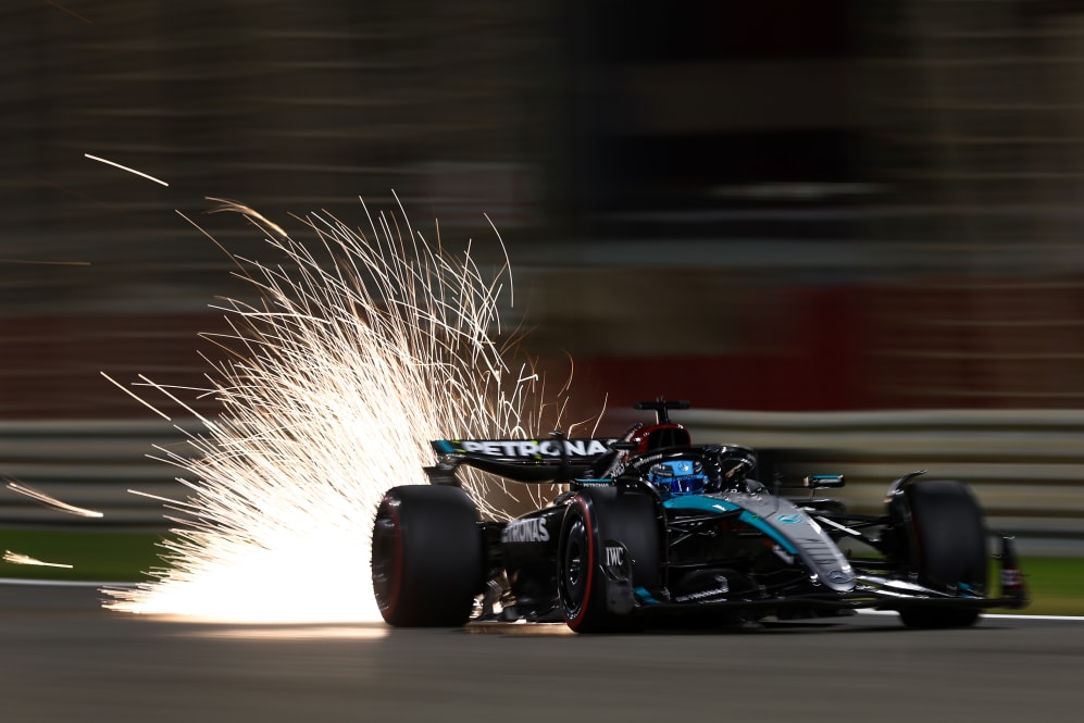 BAHREIN, BAHREIN - 02 DE MARZO: George Russell de Gran Bretaña conduciendo el (63) Mercedes AMG Petronas