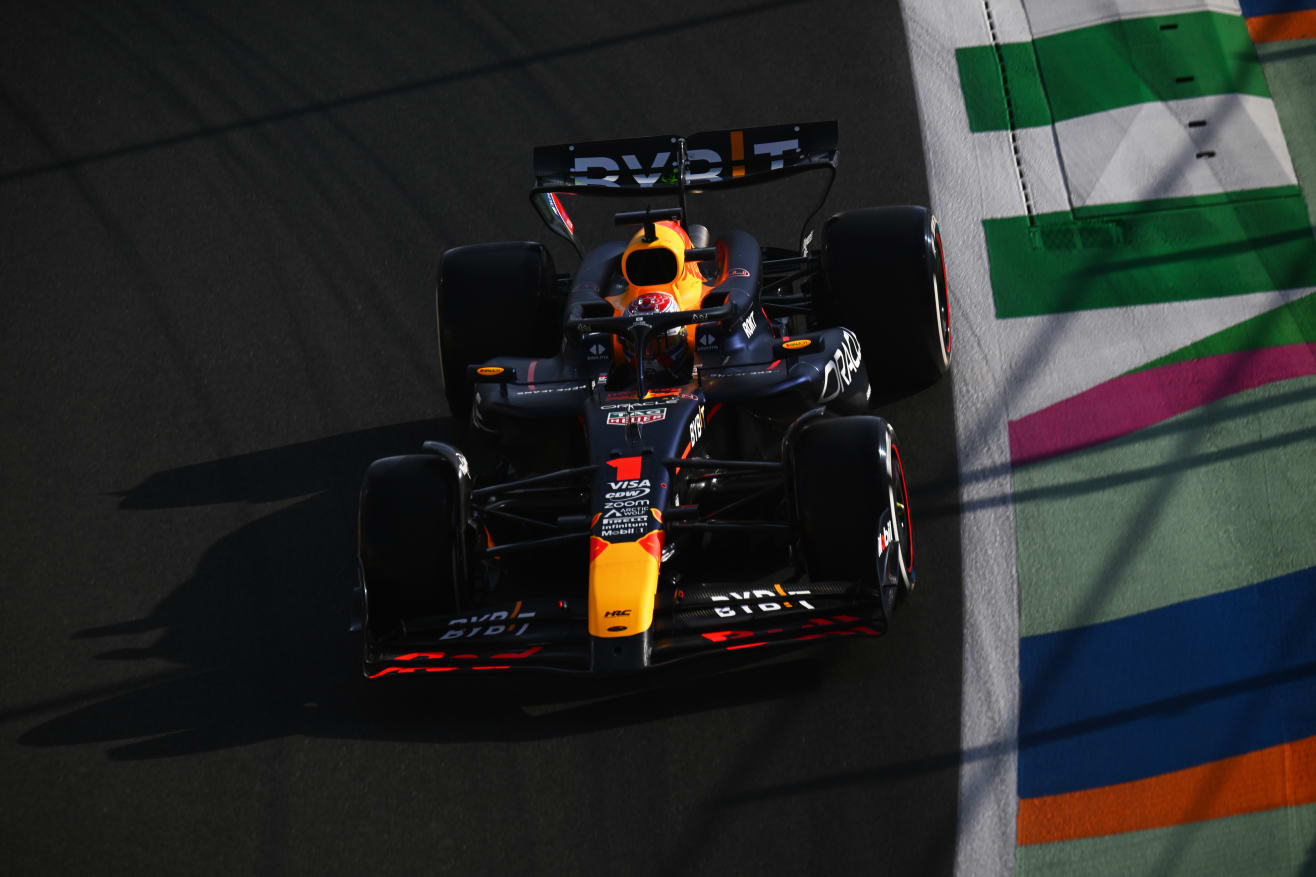 FP1: Max Verstappen lidera Fernando Alonso e Sergio Perez durante o primeiro treino livre na Arábia Saudita