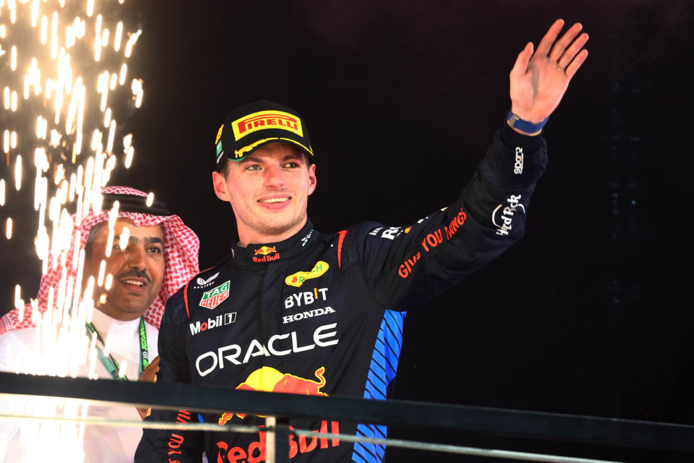 JEDDAH, ARABIA SAUDITA - 09 DE MARZO: El ganador de la carrera, Max Verstappen, de los Países Bajos, y Oracle Red Bull